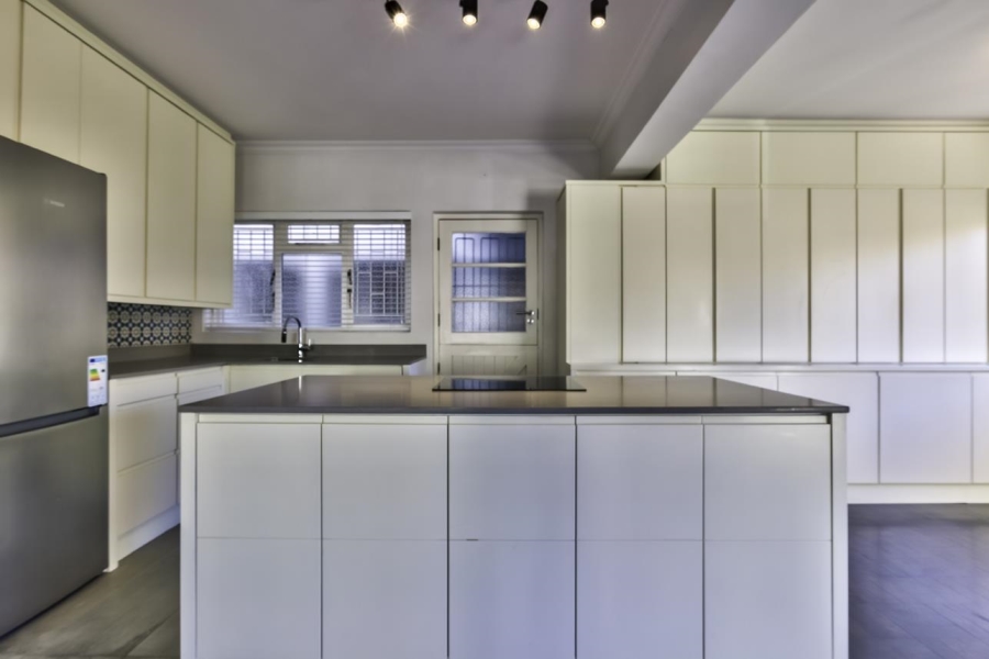 To Let 1 Bedroom Property for Rent in Bantry Bay Western Cape